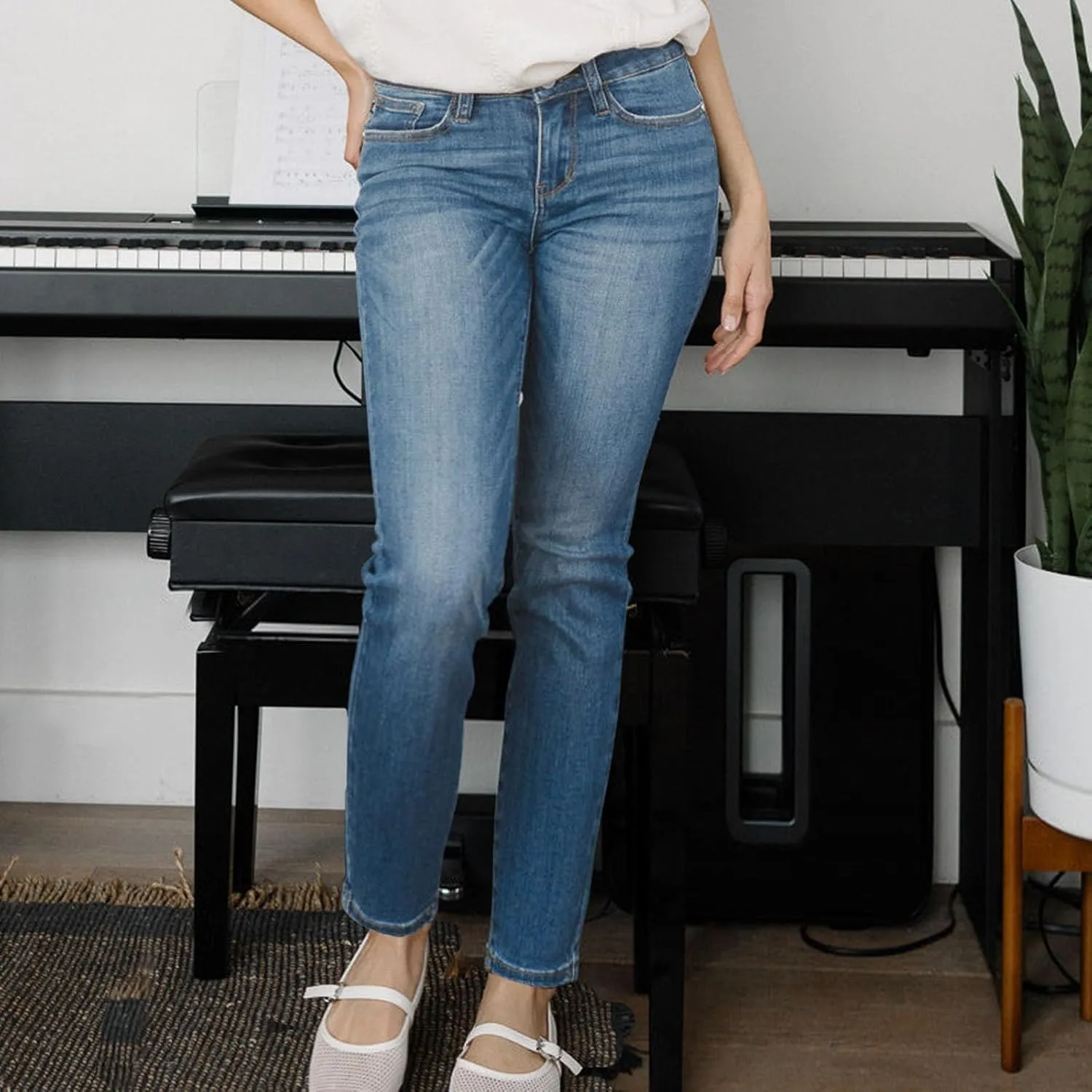 Stretchy Jeans for Women Trendy Mid Waist Wash Straight Leg Jeans Relaxed Fit Vintage Boyfriend Denim Pants with Pockets