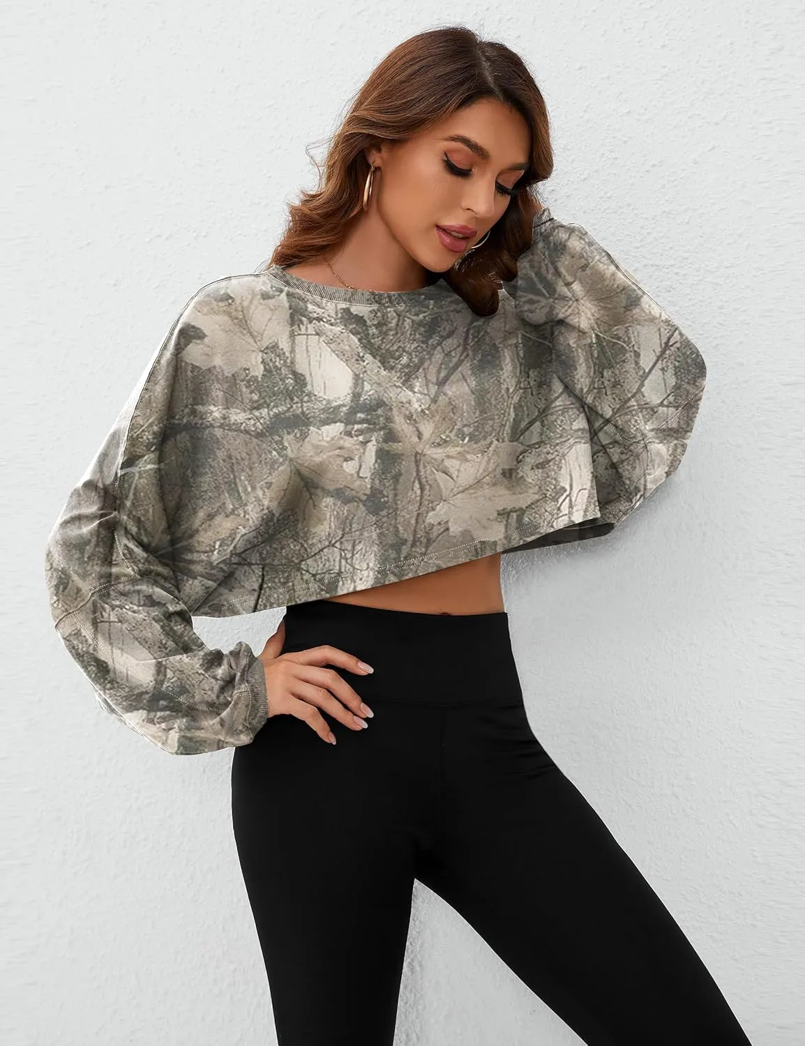 Women Camo Long Sleeve Crewneck Crop Top Tee Shirt Sweatshirt Casual Maple Leaf Print Loose Cropped Pullover Tshirt