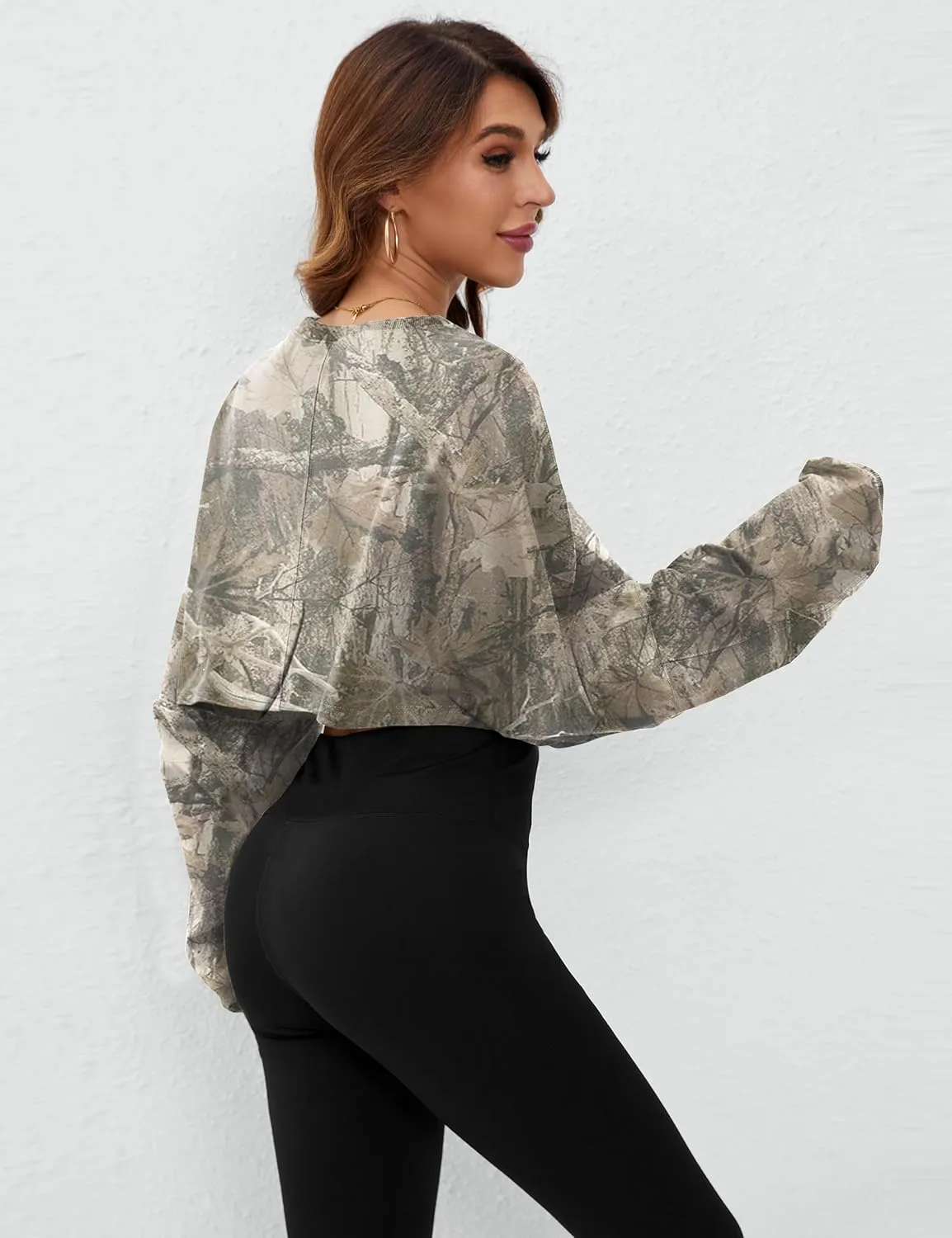 Women Camo Long Sleeve Crewneck Crop Top Tee Shirt Sweatshirt Casual Maple Leaf Print Loose Cropped Pullover Tshirt